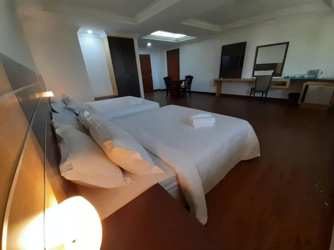 Sara Hotel Лабуан Екстер'єр фото