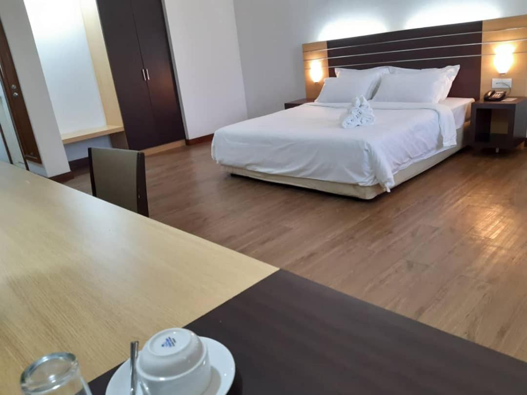 Sara Hotel Лабуан Екстер'єр фото