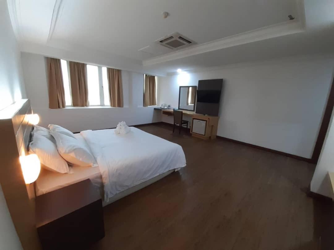 Sara Hotel Лабуан Екстер'єр фото