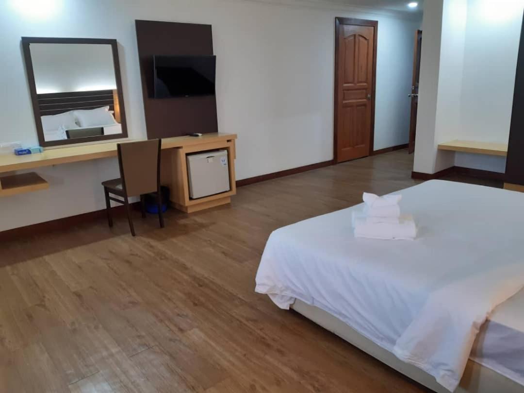 Sara Hotel Лабуан Екстер'єр фото
