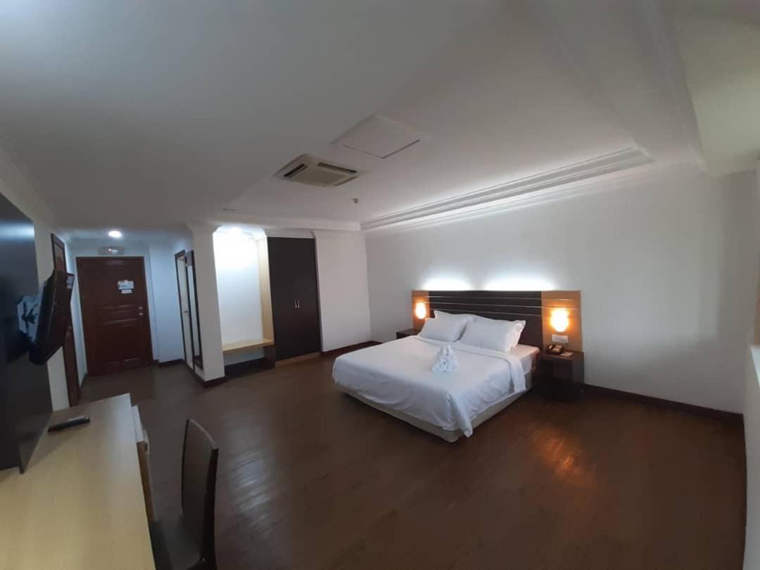 Sara Hotel Лабуан Екстер'єр фото