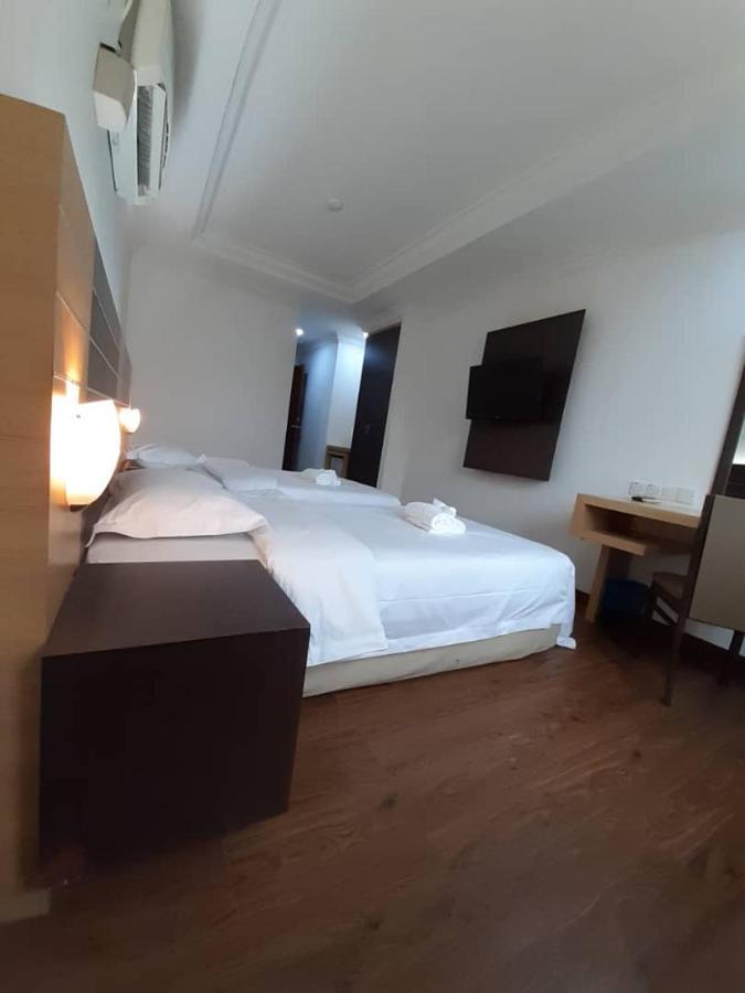 Sara Hotel Лабуан Екстер'єр фото